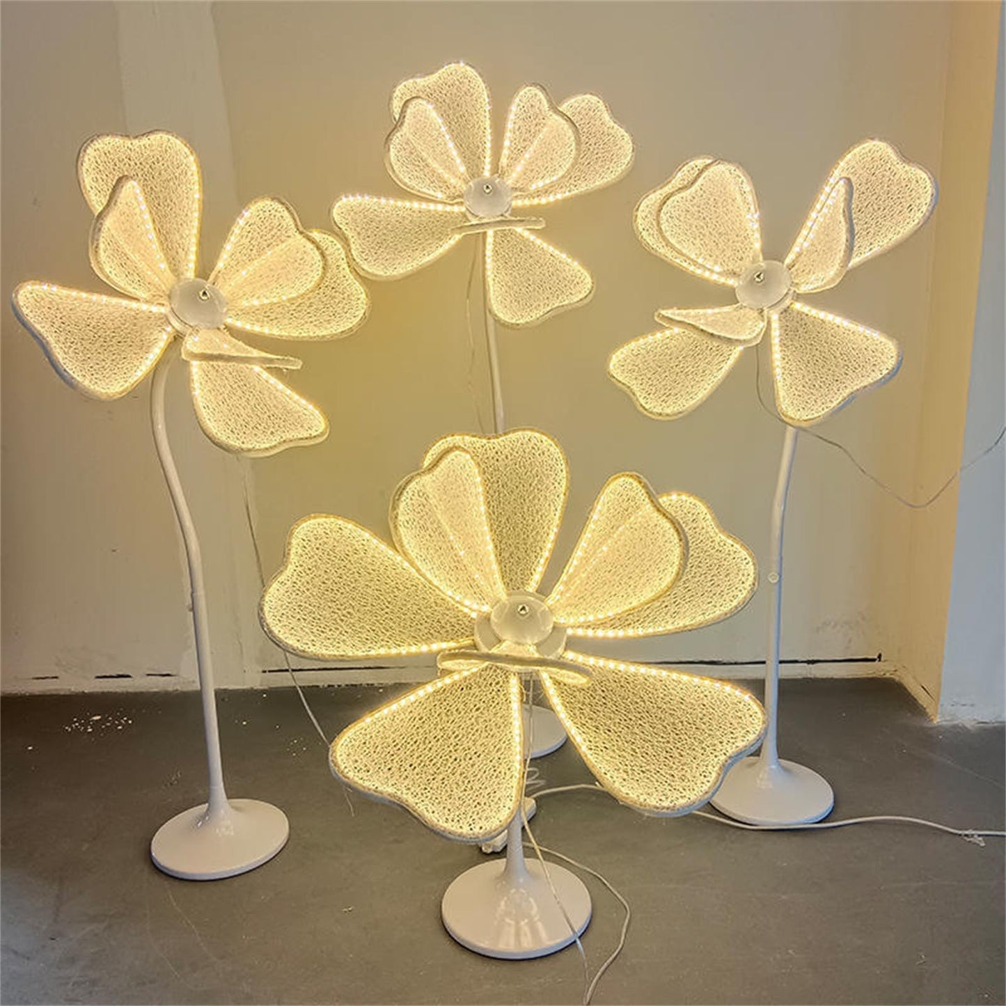 4PCS Glow Peony Flower LED Light Floor Lamp Wedding Decoration Props Guide Wrought Iron Petal Background Screen Welcome Area Guide Road Leading for Wedding Party Decor Rent Event